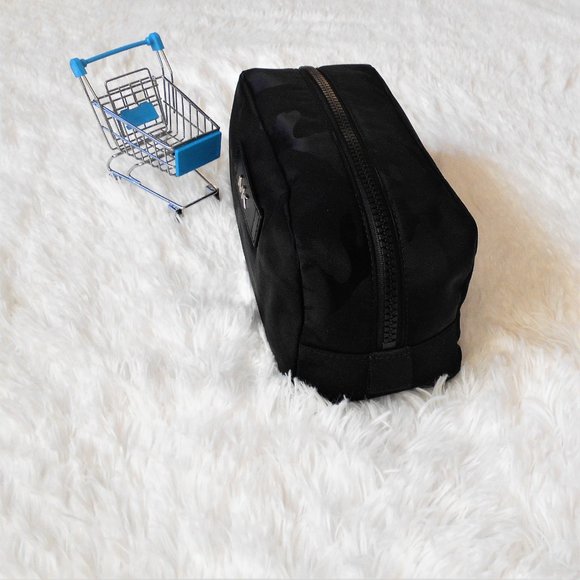 Michael Kors Kent Camo Jacquard Toiletry Kit Black - Picture 5 of 13